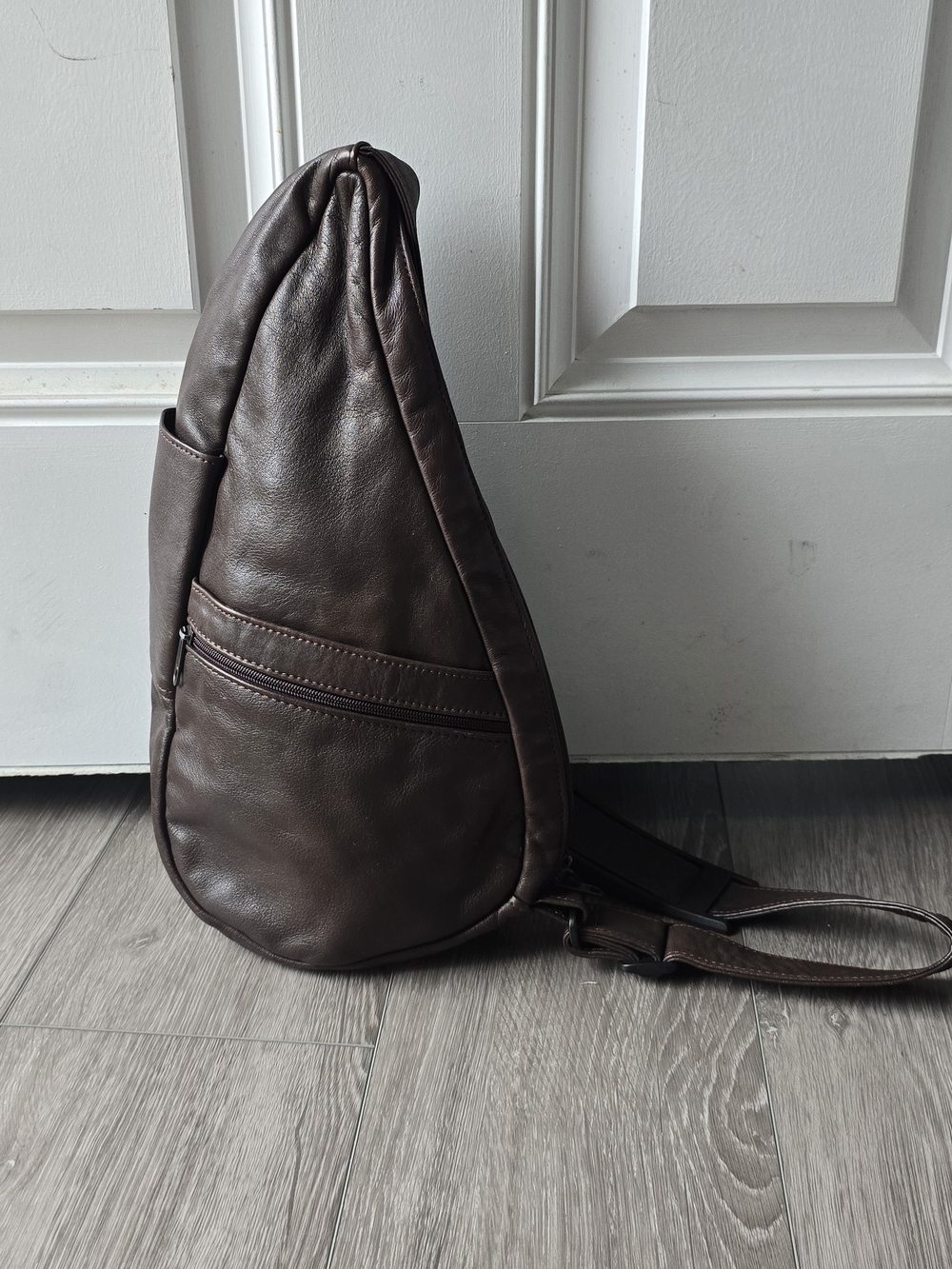 Ameribag Healthy Back Bag Brown Leather Sling Crossbody Teardrop Travel Backpack